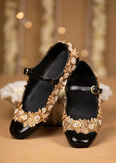 Black Floral Pearl Embellished Juttis