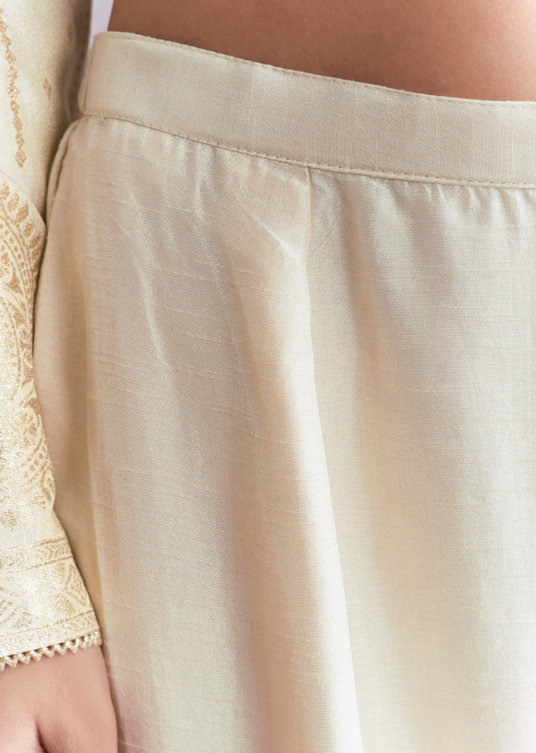 Cream Tissue Kurta Set With Embroidery And Two Tone Dupatta