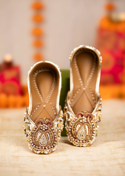 Gold Zari Hand Embellished Juttis