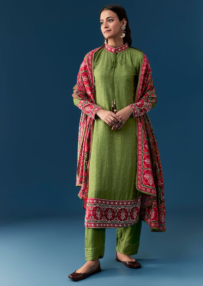 Green Silk Kurta Set With Resham Butti And Cut Dana Work