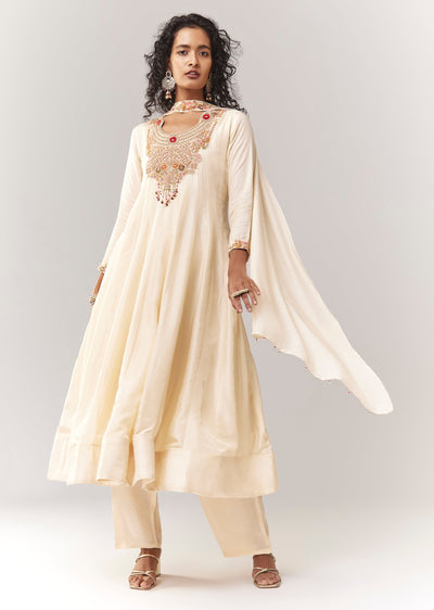 Off White Zardosi And Thread Work Anarkali With Choker Style Dupatta