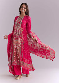 Pink Crepe Kurta Set With Paisley And Floral Print And Embroidery