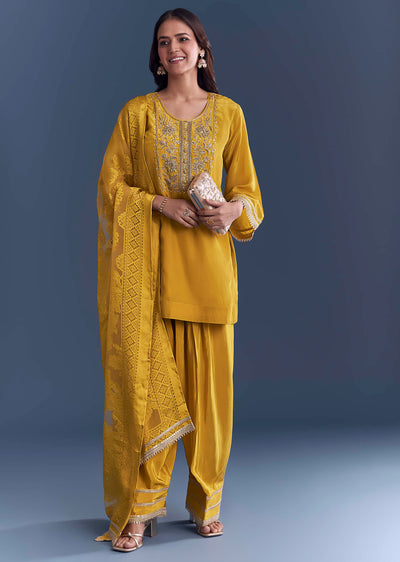 Yellow Crepe Kurta Set With Zardosi Work And Farzi Pants