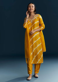 Yellow Silk Kurta Set With Leheriya Print And Embroidery