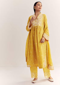 Yellow Silk Kurta Set With Thread Work And Organza Dupatta